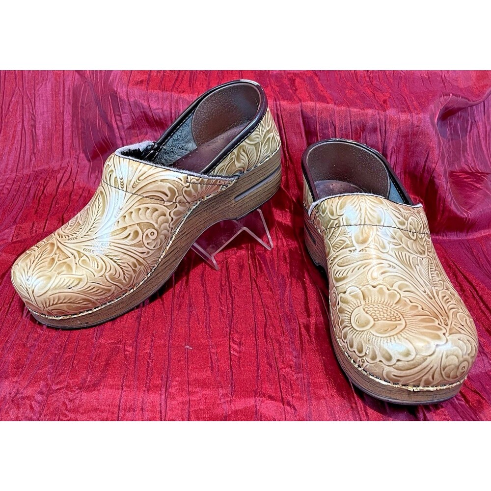 Women's Dansco Tan Leather Floral Tooled Clog Mules Slip-On sz 37 (US7)